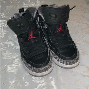 Boys Jordan gym shoe